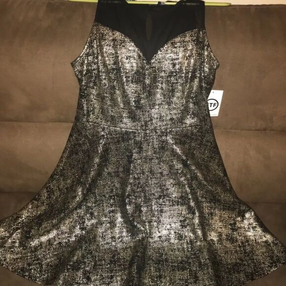 Plus size Gold and black cocktail dress - Picture 3 of 6